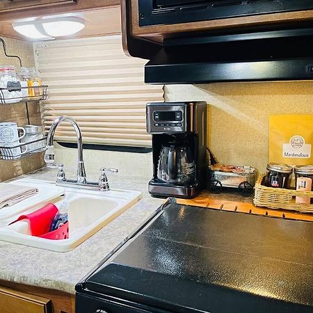 Апартаменты Secluded Rv With Private Hot Tub Rutherfordton Экстерьер фото