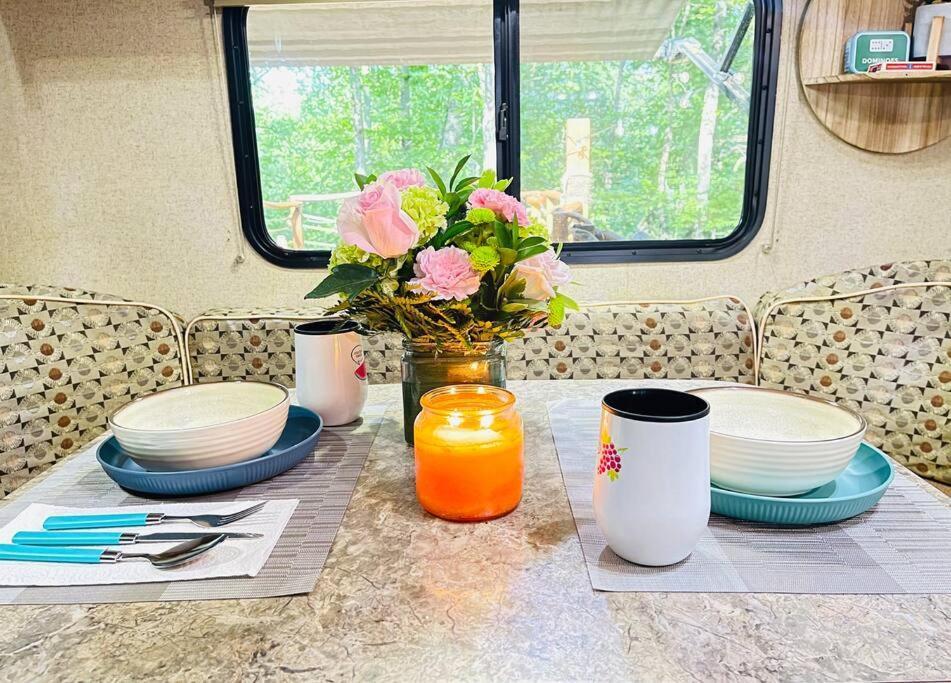 Апартаменты Secluded Rv With Private Hot Tub Rutherfordton Экстерьер фото